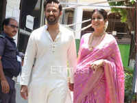 Ishita Dutta flaunts her baby bump as she poses for her maternity  photoshoot with husband Vatsal Sheth - Times of India