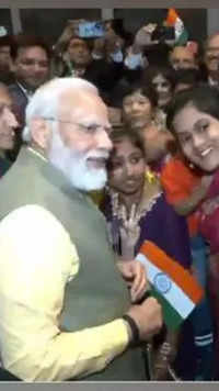PM Modi meets ​Indian diaspora in Japan at a <i class="tbold">hiroshima</i> hotel