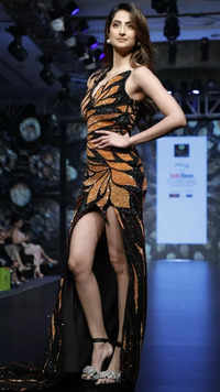Palak Tiwari sizzles on the ramp at Delhi Times Fashion Week 2023