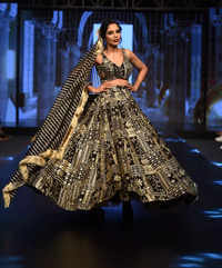​Delhi Times Fashion Week 2023: Day 2 - <i class="tbold">sufi</i> Sabri​