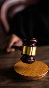 US Court Orders <i class="tbold">extradition</i>