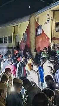 ​Union <i class="tbold">railway minister</i> Ashwini Vaishnaw announces ex-gratia​​