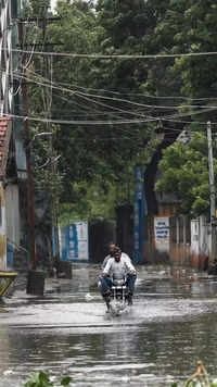 ​Low-lying roads started to flood on Thursday afternoon after hours of rainfall
