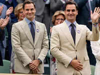 <i class="tbold">roger federer</i>