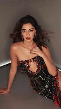 3 books Ananya Panday bought during her vacation in <i class="tbold">lisbon</i>