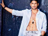 <i class="tbold">Prateik Babbar</i>