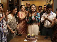 ​Co-artists celebrate <i class="tbold">nandini</i> Dutta’s birthday; see pics