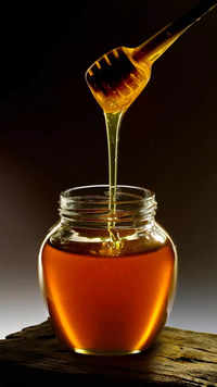​Honey and <i class="tbold">brown sugar</i> scrub