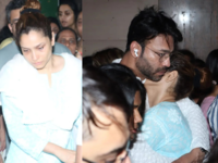 ​Ankita Lokhande breaks <i class="tbold">down</i> in tears during her father Shashikant Lonkhande's funeral