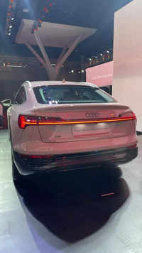 Audi Q8 -<i class="tbold">tron</i>: Bookings