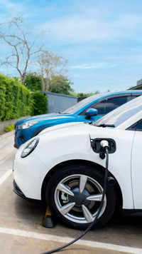 <i class="tbold">electric vehicle</i>s (EVs) & Sustainable Transportation