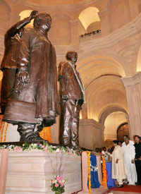 Check out our latest images of <i class="tbold">chief minister mayawati</i>