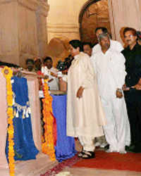 Click here to see the latest images of <i class="tbold">chief minister mayawati</i>