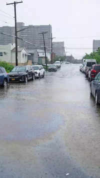 Cities under <i class="tbold">flood alert</i>