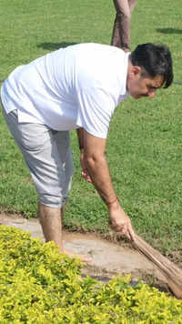 <i class="tbold">shankar chaudhary</i> cleans the grounds