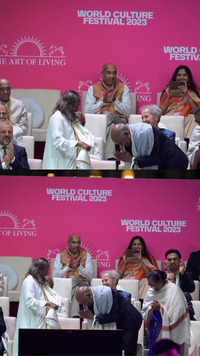 Ex-<i class="tbold">president of india</i> Ram Nath Kovind was felicitated by Gurudev