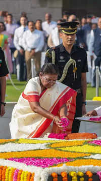 ​President pays homage on the occasion of 154th <i class="tbold">gandhi jayanti</i>