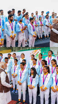 PM Modi, <i class="tbold">Anurag Thakur</i> addressed contingent of Asian games at Major Dhyan Chand Stadium.