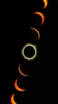 ​<i class="tbold">annular solar eclipse</i>