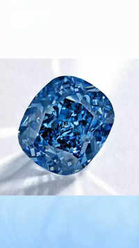 ​The <i class="tbold">blue moon</i> of Josephine Diamond