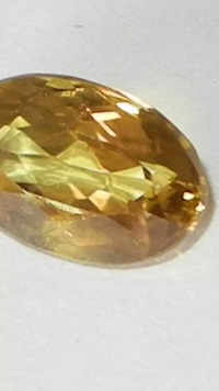 <i class="tbold">yellow sapphire</i>