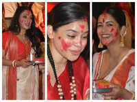 ​Rupali Ganguly, Sumona Chakravarti, Ishita Dutta and others celebrate 'Sindoor <i class="tbold">khela</i>' in stylish festive outfits, see photos