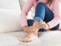 ​Where does leg pain due to <i class="tbold">heart disease</i> occur?​