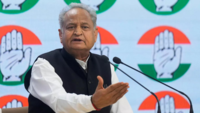 <i class="tbold">ashok gehlot</i>