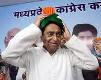 <i class="tbold">kamal nath</i>