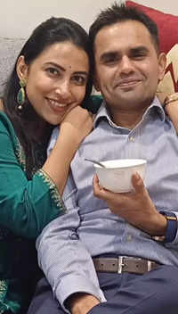<i class="tbold">kranti</i> Redkar and Sameer Wankhede's romantic pictures