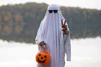 ​Minimalist Halloween <i class="tbold">costumes</i>