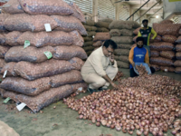 <i class="tbold">onion price</i>s soar in Delhi