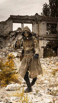 In which year did the famous <i class="tbold">chernobyl</i> nuclear disaster occur?