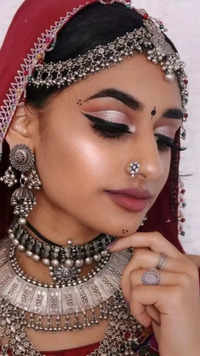 Makeup inspo for <i class="tbold">Diwali</i>