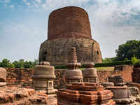 ​Dhamek Stupa - A Buddhist architecture in <i class="tbold">sarnath</i>