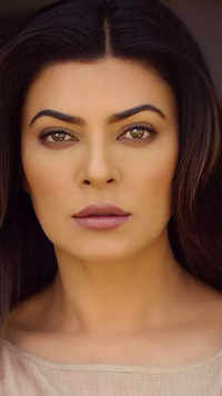 ​<i class="tbold">sushmita</i> Sen captures attention with her radiant and flawless skin tone​