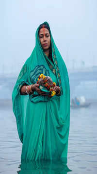 Who is worshipped in <i class="tbold">chhath</i> Puja?