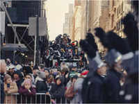 ​<i class="tbold">thanksgiving</i> parade disrupted