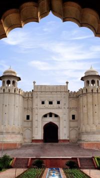 <i class="tbold">lahore</i> Fort