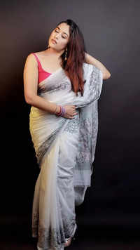 ​Unmissable saree looks of <i class="tbold">parvathy krishna</i>​