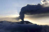 Mount Marapi's fierce eruption: Ash Tower soars 3,000 <i class="tbold">meters</i>​