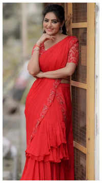 Red <i class="tbold">ghagra</i> Sari
