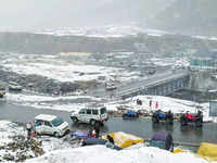 <i class="tbold">atal tunnel</i> receives fresh snowfall; huge rush of visitors expected