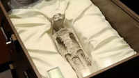 ​Mummified body with <i class="tbold">elong</i>ated skull
