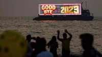 <i class="tbold">mumbaikars</i> witness last sunset of 2023