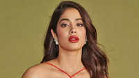 Malaika to Alia: Bollywood stars wear hot puff-sleeve bralettes - Times of  India