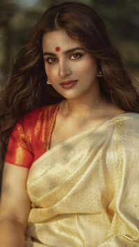 Ayesha Khan Photos | Images of Ayesha Khan - Times of India