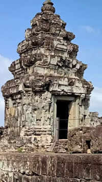 Prasat Phnom Bakheng, <i class="tbold">cambodia</i> - Queen Indradevi