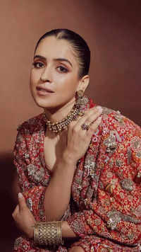 ​Sanya Malhotra radiates grace in stunning traditional <i class="tbold">indian fashion</i>​