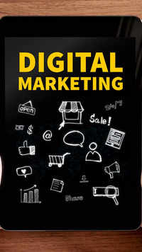 <i class="tbold">digital marketing</i>